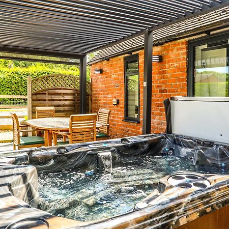 Cottage With Hot Tub - Near Cheltenham And Tewkesbury Εξωτερικό φωτογραφία