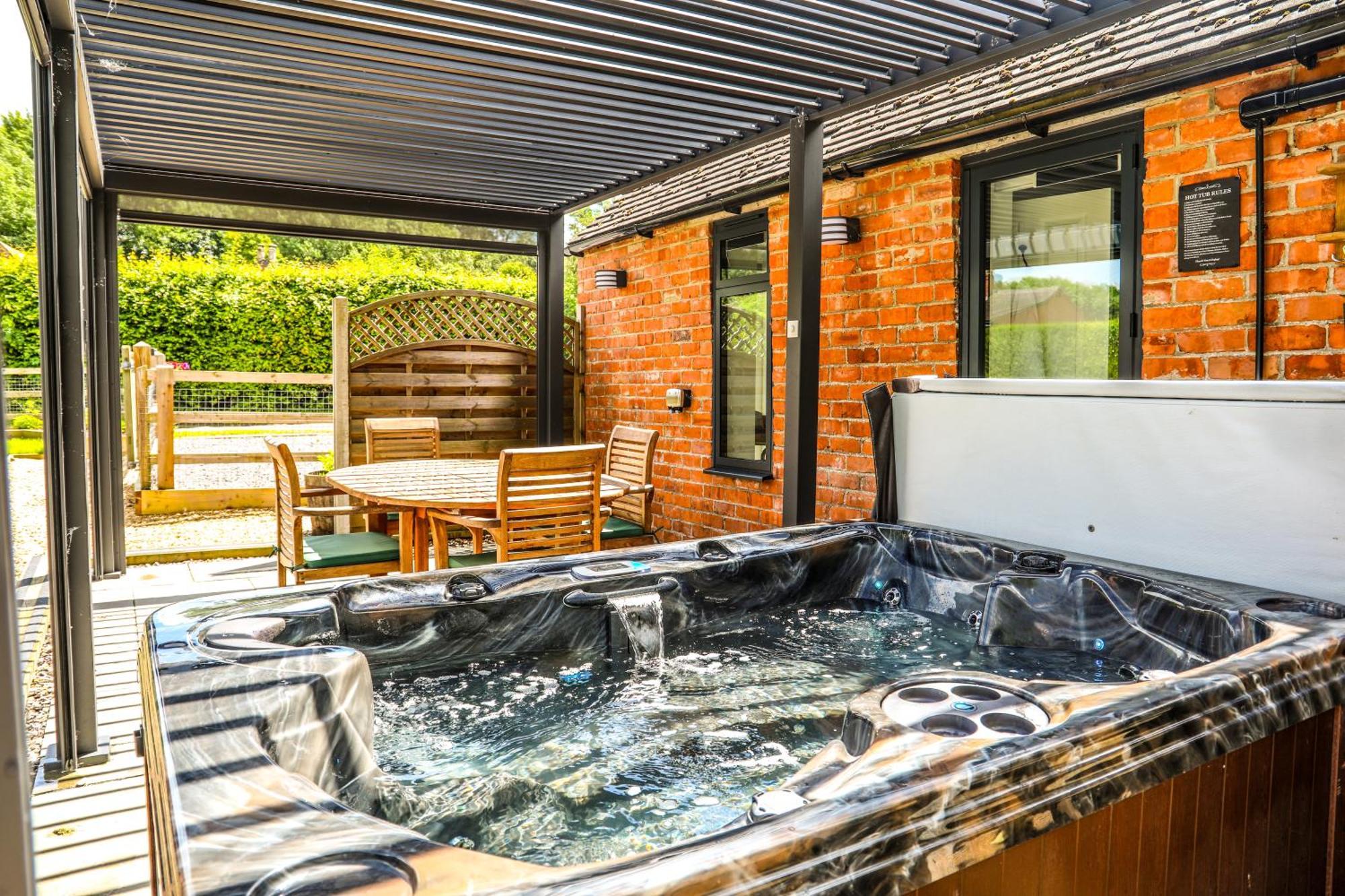 Cottage With Hot Tub - Near Cheltenham And Tewkesbury Εξωτερικό φωτογραφία